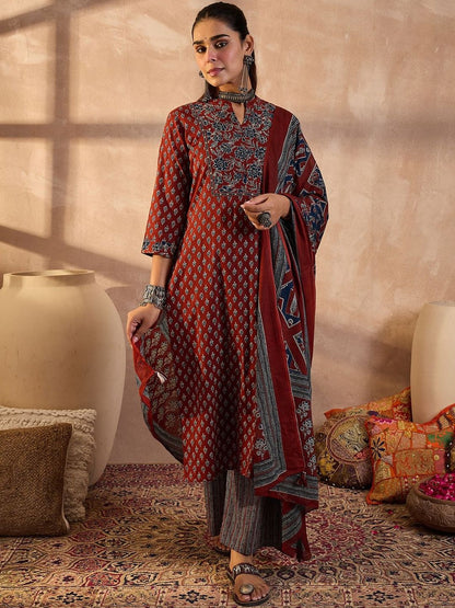 Women Floral Printed Cotton Kurta with Trousers & Dupatta