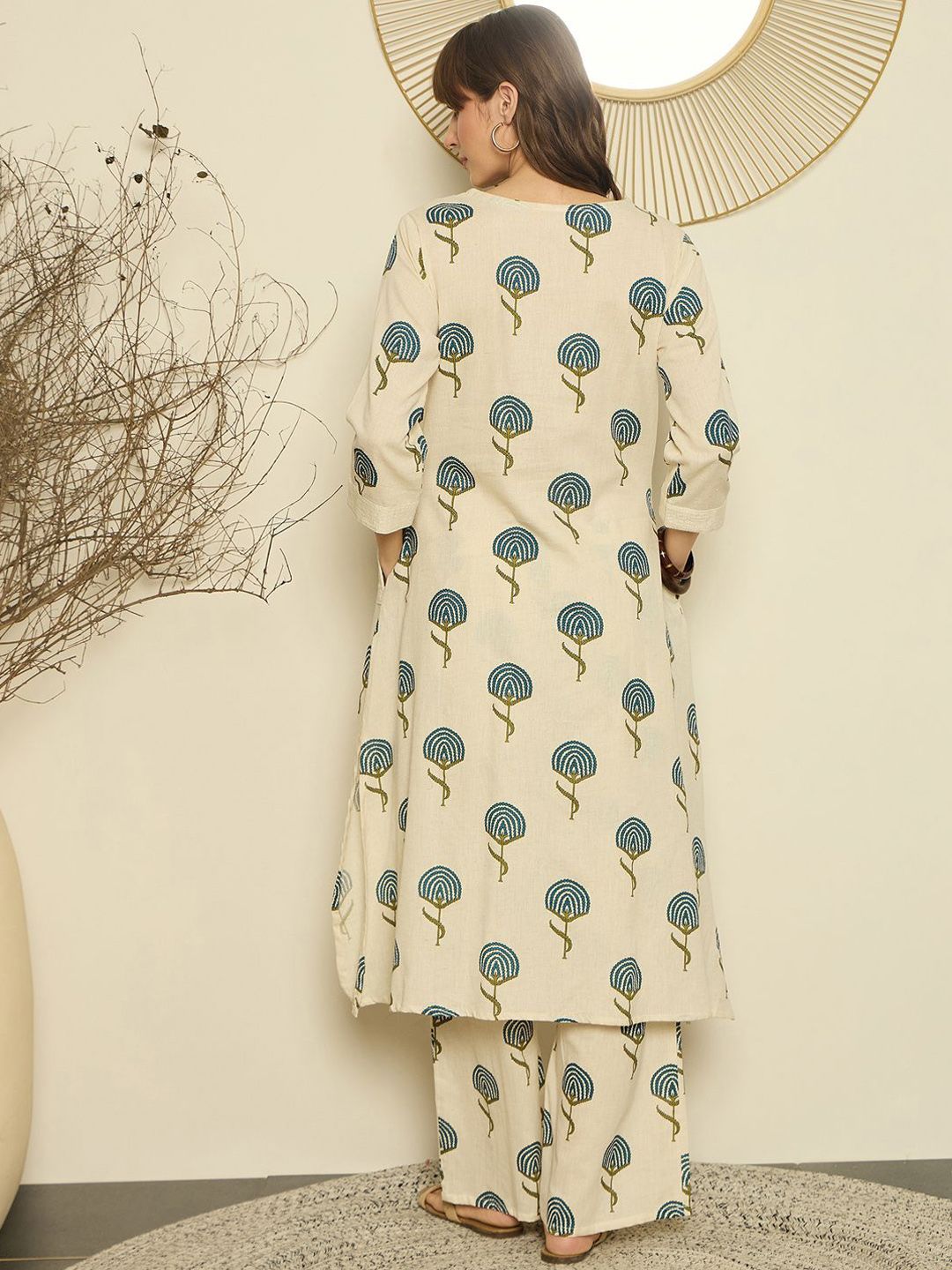 Dhiyona IE Women Printed V-Neck Top and Trousers Co-Ords