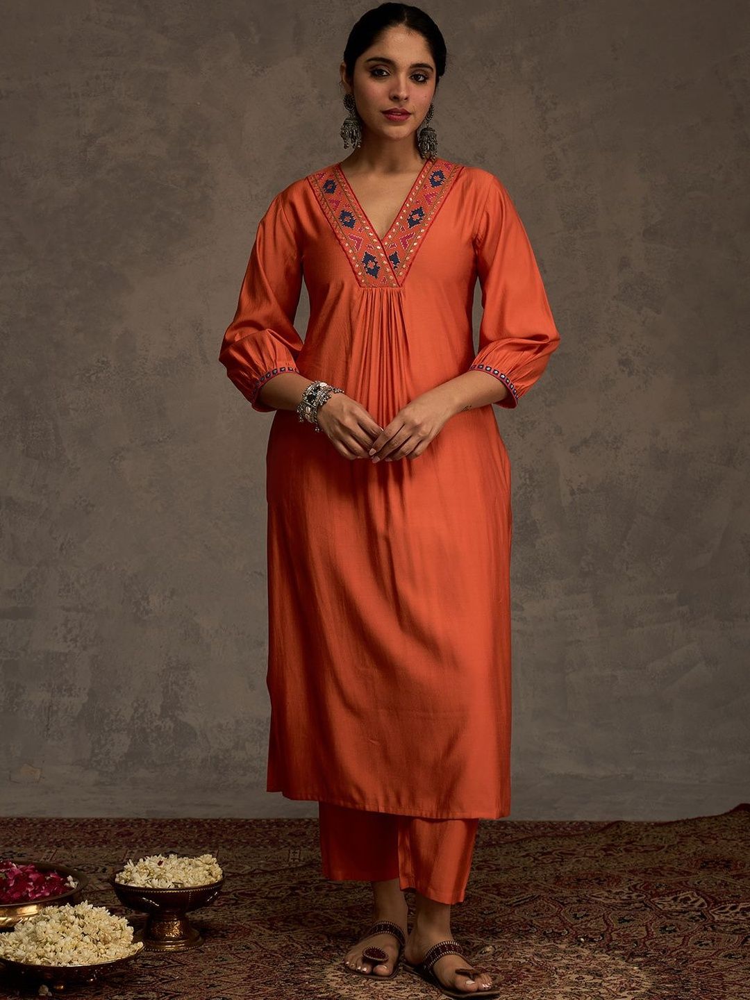 Women Ethnic Motifs Embroidered Regular Thread Work Kurta with Trouser