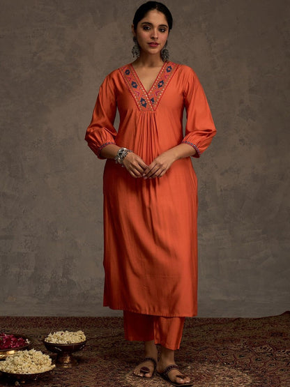 Women Ethnic Motifs Embroidered Regular Thread Work Kurta with Trouser