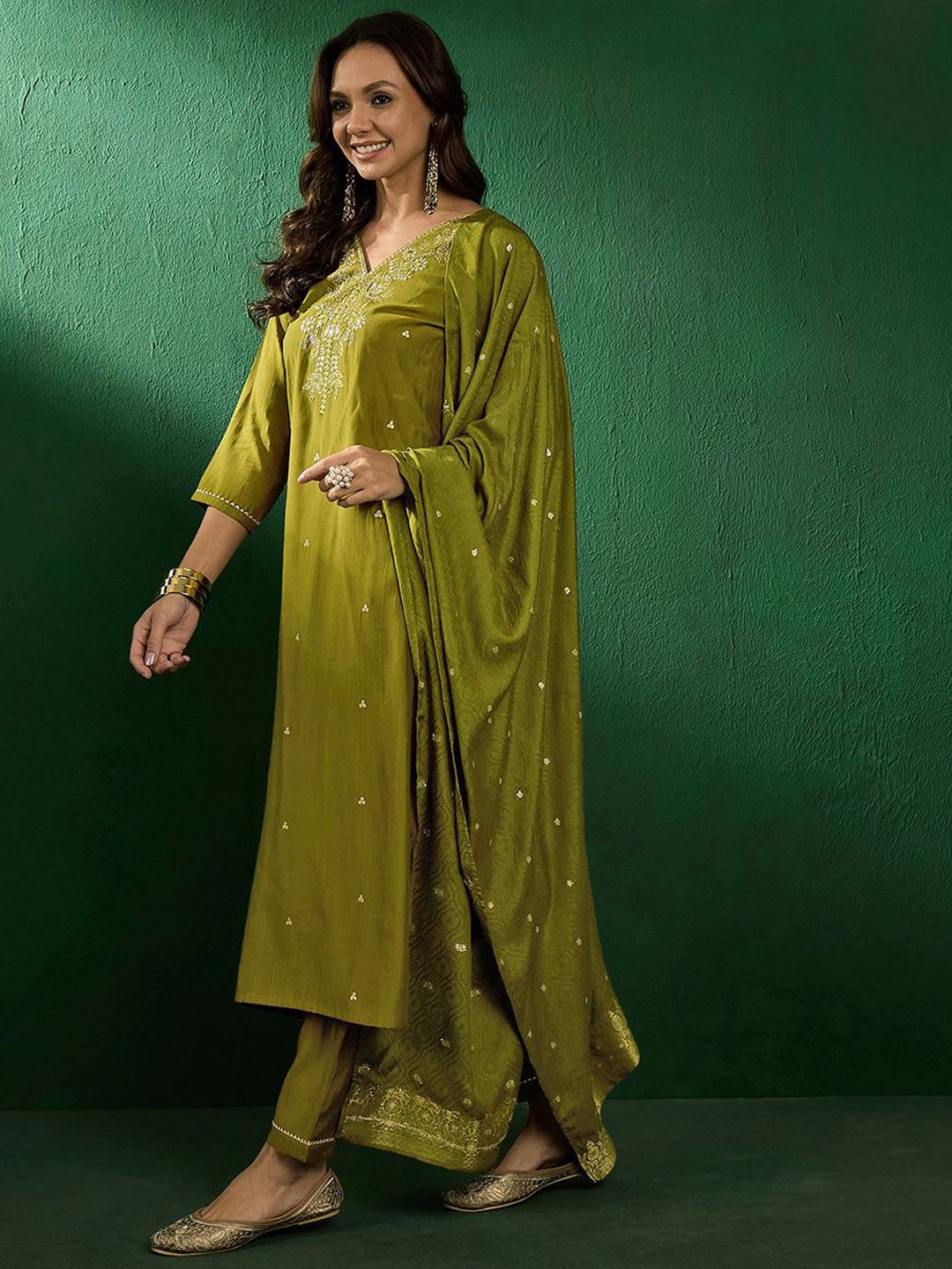 Dhiyona SN Women's Floral Embroidered Straight Kurta with Trousers & Dupatta