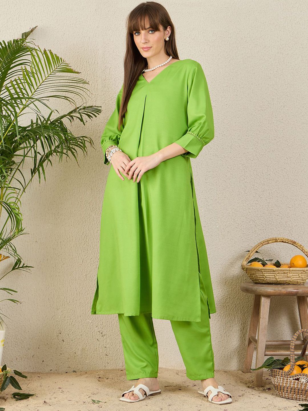 Dhiyona IE V-Neck A-Line Tunic With Trousers