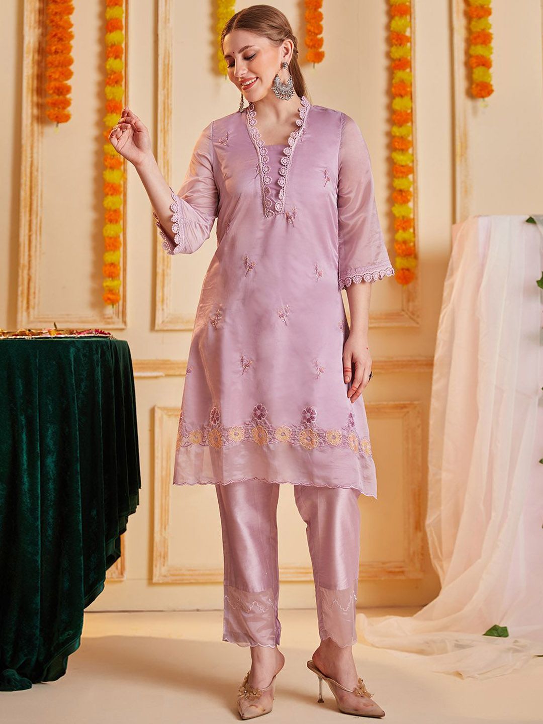 Dhiyona SN Women's Floral Embroidered Notch Neck Thread Work Straight Kurta With Trouser & Dupatta