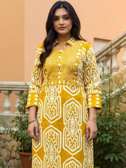 Women Geometric Printed Cotton Kurta with Trousers