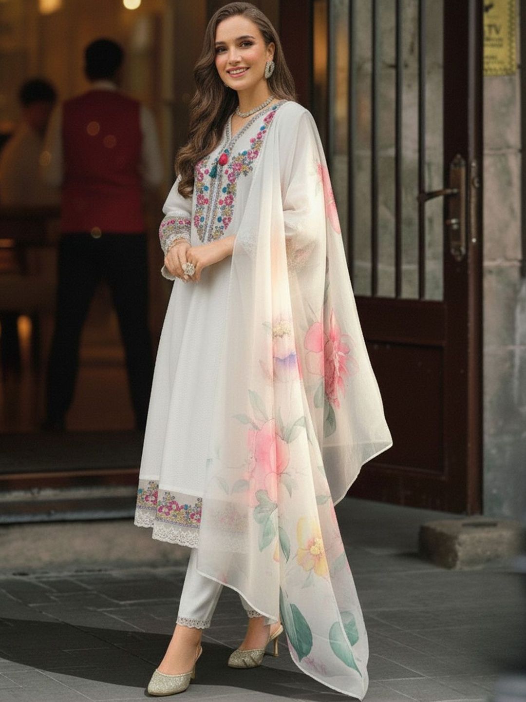 Women Floral Embroidered Regular Thread Work Kurta with Trousers & With Dupatta
