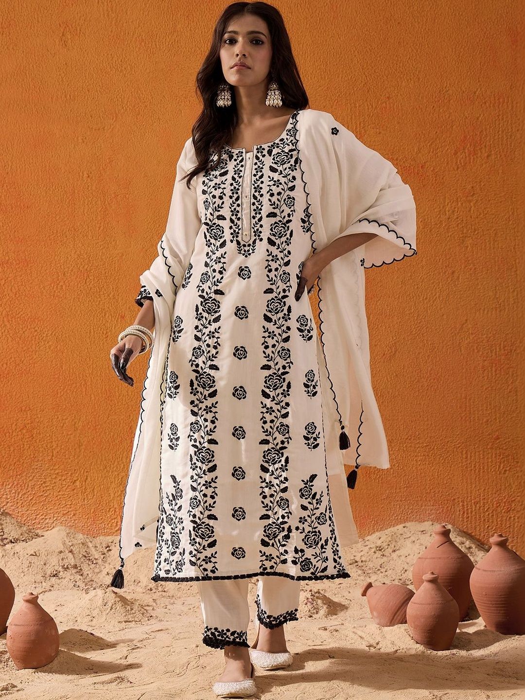 Women Floral Embroidered Regular Thread Work Kurta with Trousers & With Dupatta