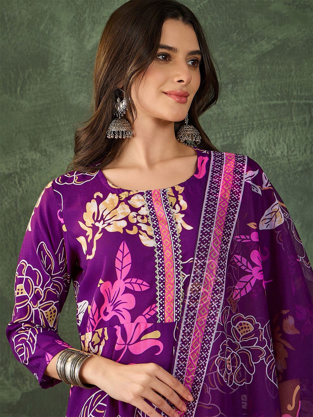 Dhiyona KL Women Floral Printed Tiered Kurta with Trousers & With Dupatta