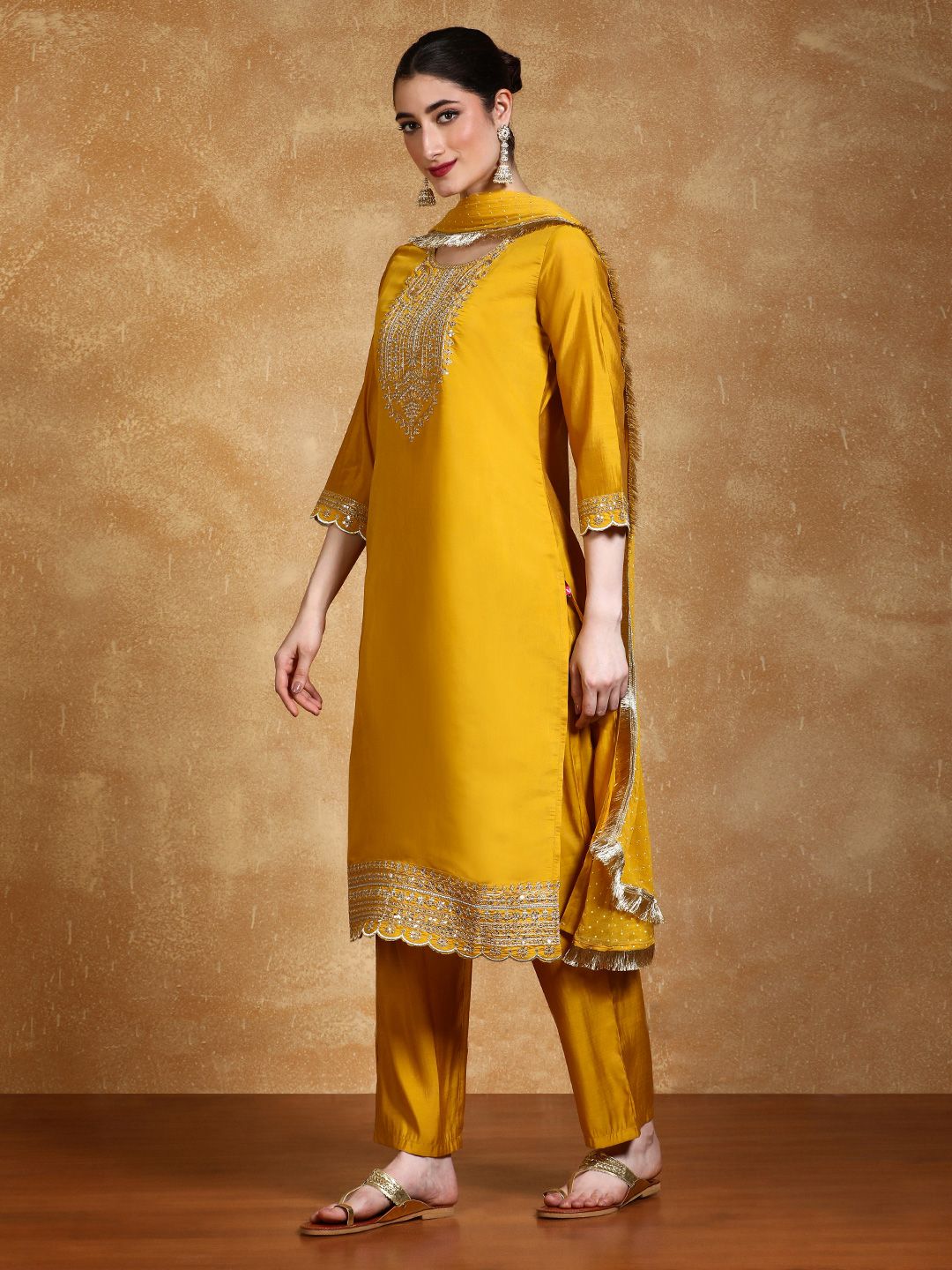 Dhiyona VA Women'sFloral Yoke Design Round Neck Straight Kurta With Trousers & Dupatta