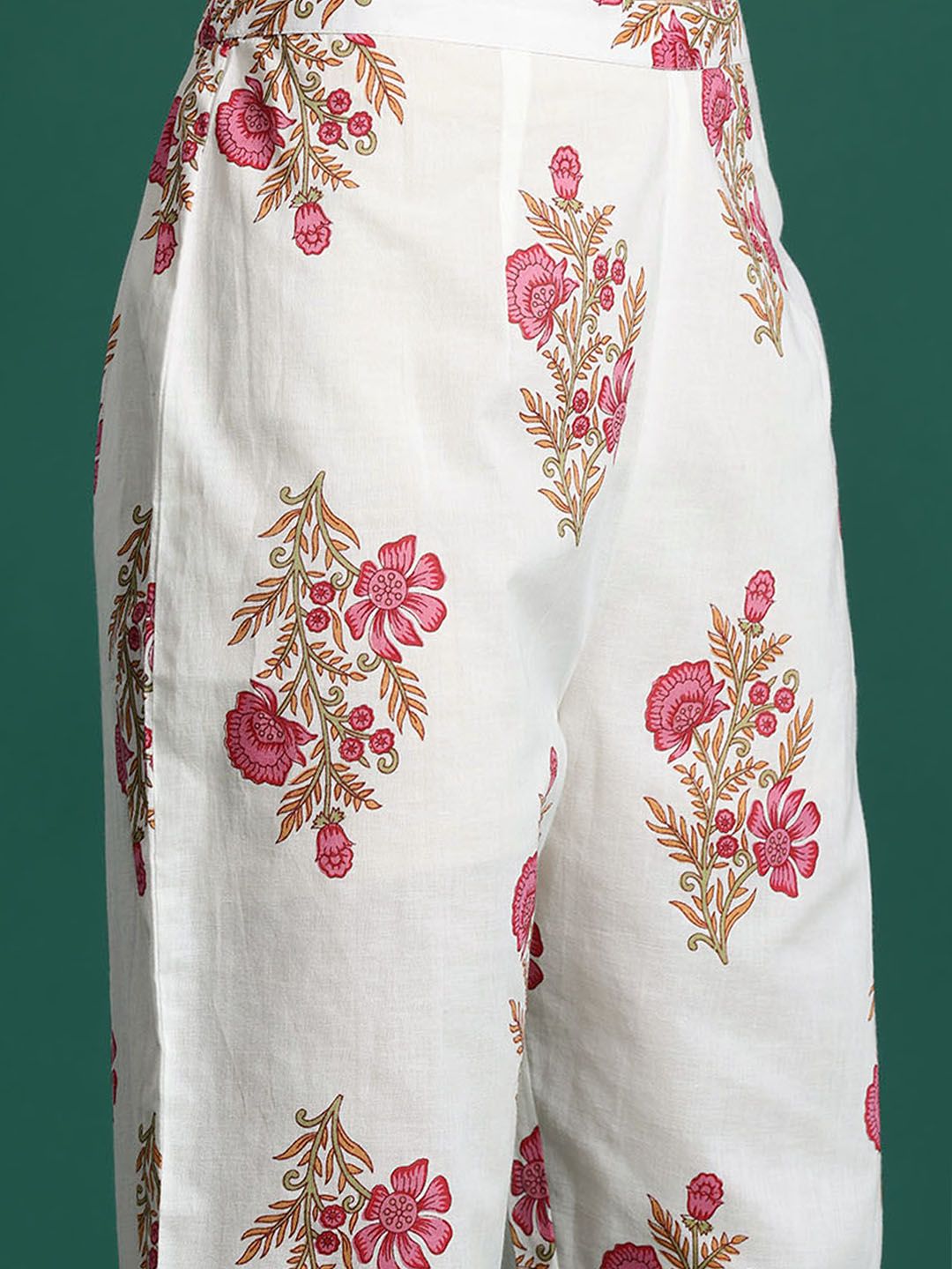 Dhiyona IE Women Floral Printed Pure Cotton Kurta with Trousers