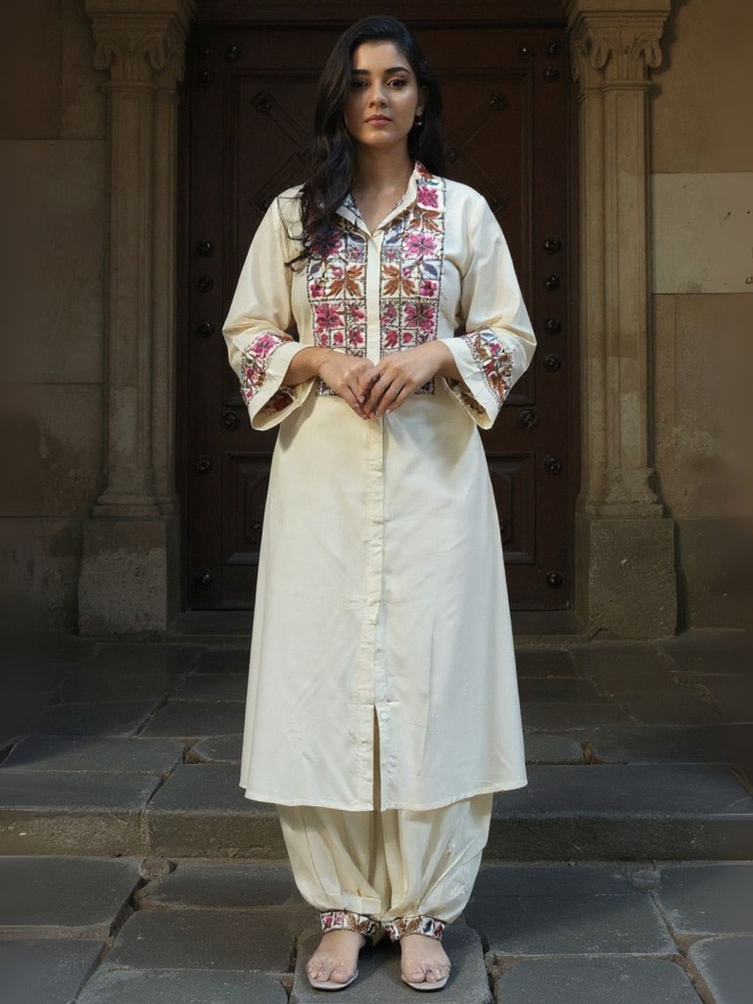 Women Floral Embroidered Regular Thread Work Kurta With Patiala