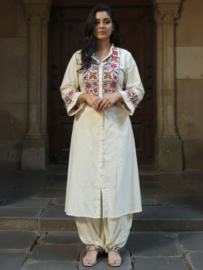 Women Floral Embroidered Regular Thread Work Kurta With Patiala