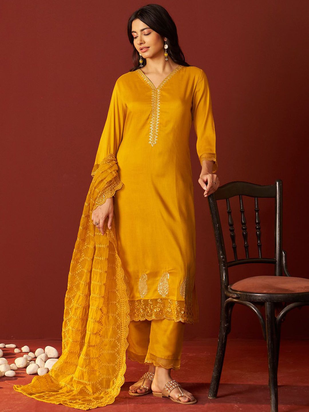 Dhiyona IE Women Floral Embroidered Kurta with Trousers & Dupatta
