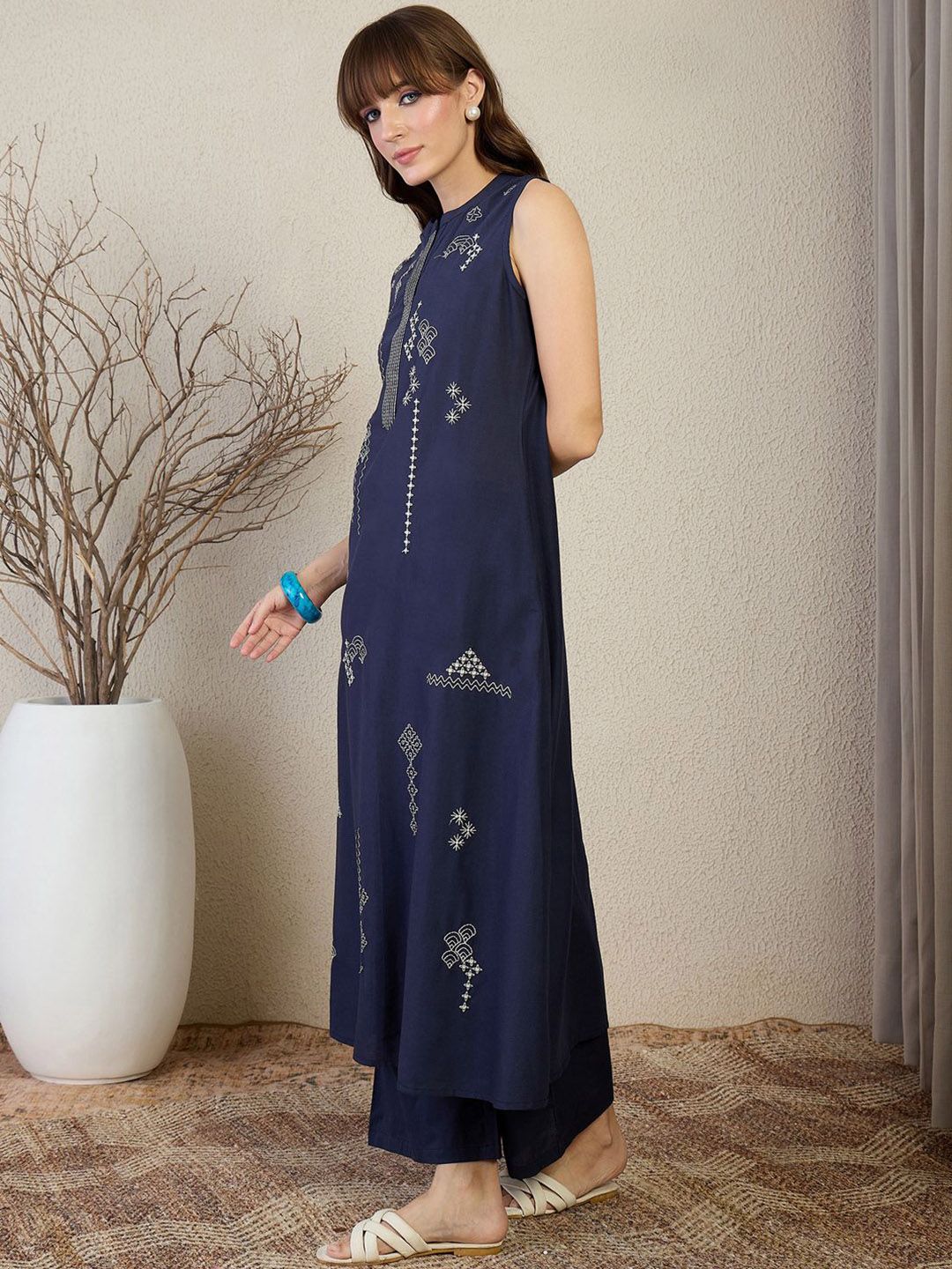Dhiyona IE Women Woven Design Embroidered Cotton Kurta with Palazzos