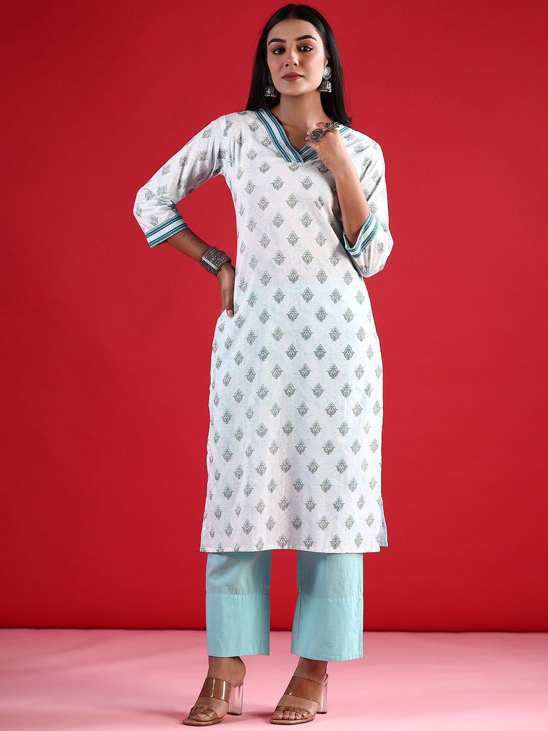 Dhiyona IE Floral Printed V-Neck Long Sleeves Straight Cotton Kurta