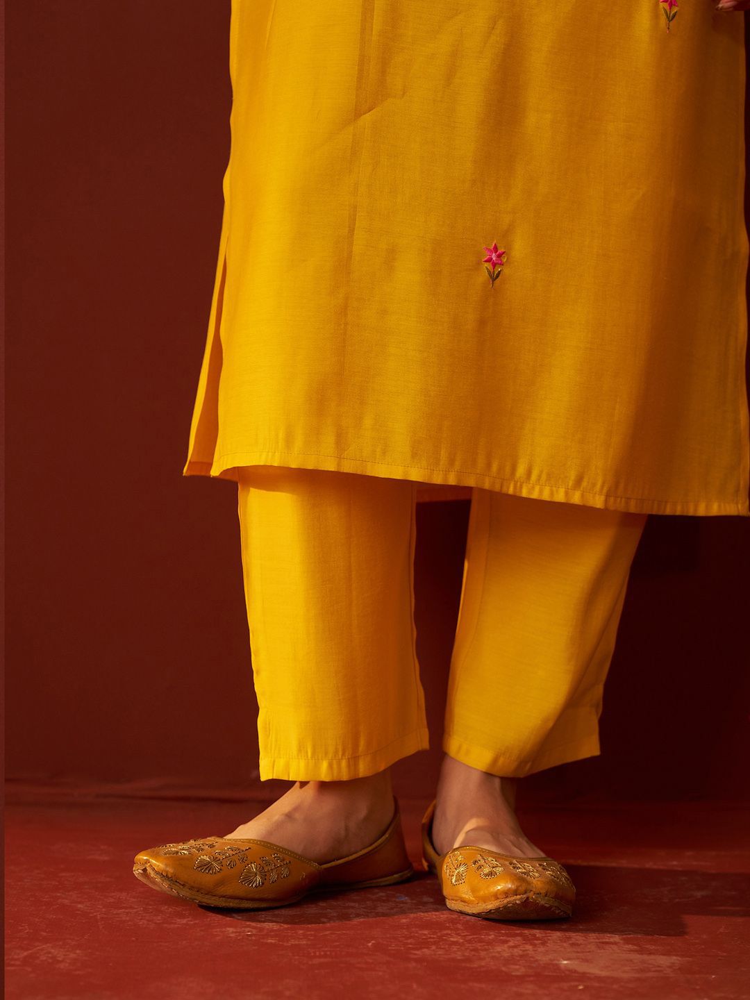 Women Floral Woven Design Kurta with Trousers & Dupatta