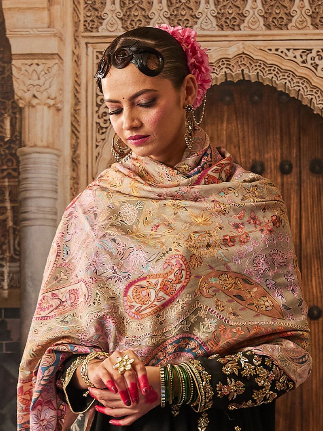 Dhiyona PA Women Floral Embroidered Shawl