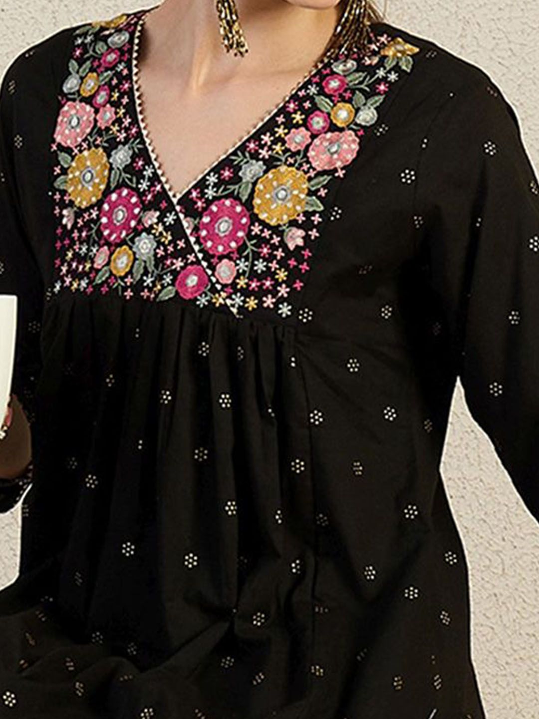 Dhiyona IE Embroidered V-Neck Tunic With Palazzos Co-Ords