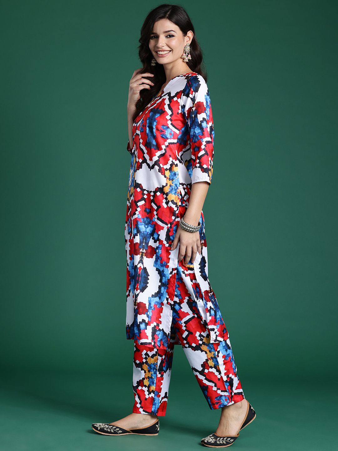 Dhiyona IE Women Printed Regular Kurta with Trousers