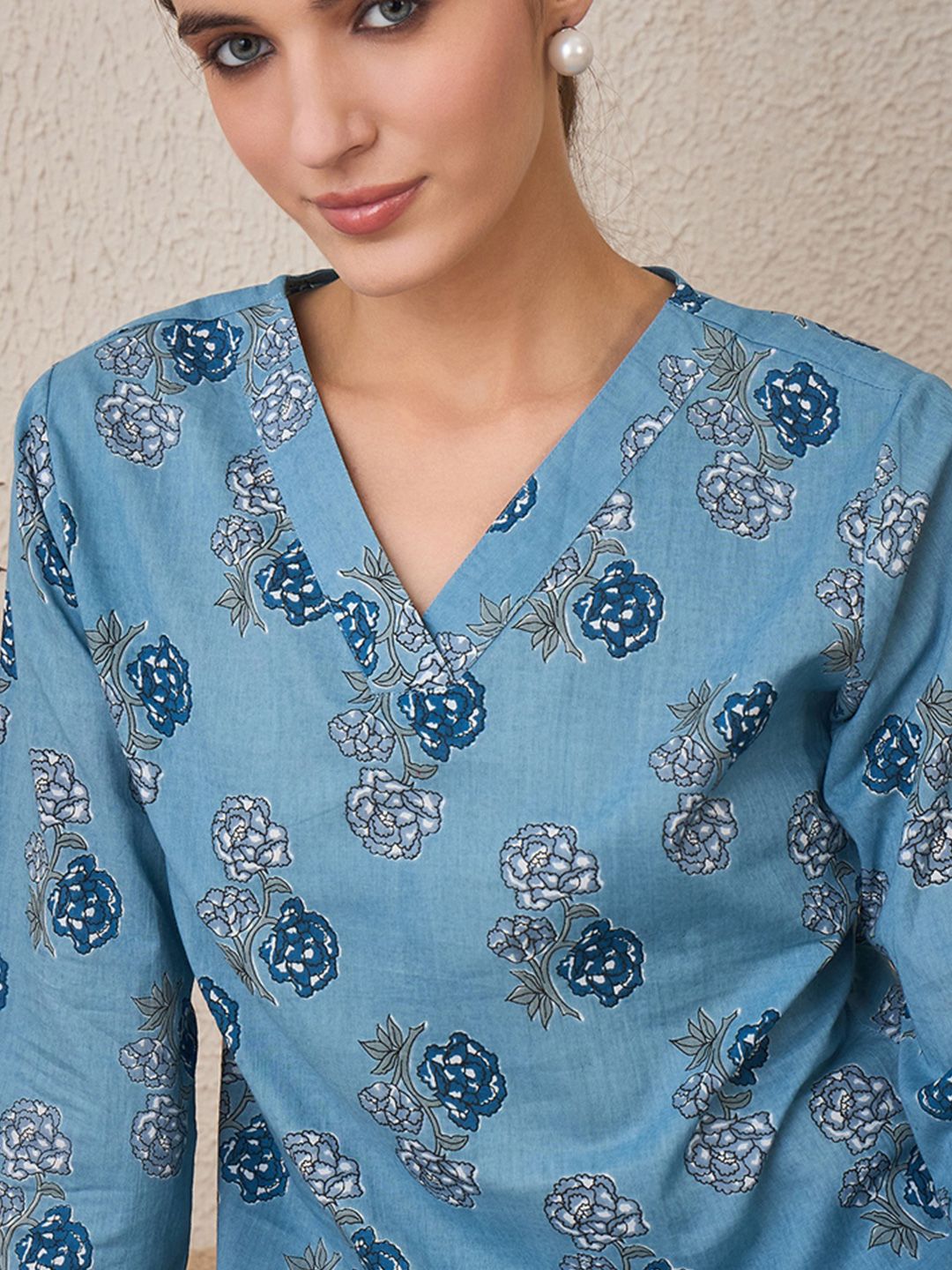 Dhiyona IE Floral Printed Pure Cotton V-Neck Straight Kurta With Trousers