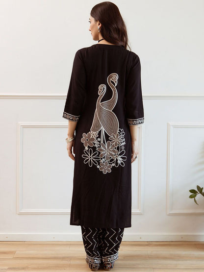 Dhiyona IE Women Embroidered Regular Beads and Stones Kurta with Trousers