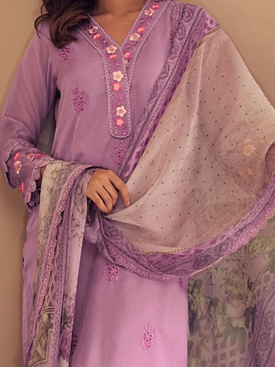 Dhiyona IE Women Floral Embroidered Regular Thread Work Kurta with Trousers & With Dupatta