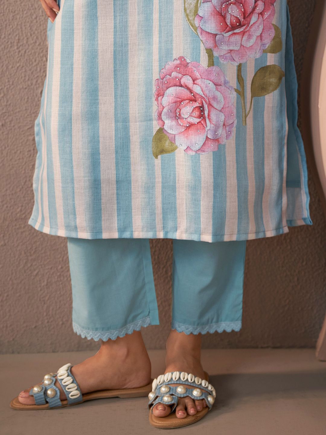 Floral Printed V-Neck Linen Kurta with Trousers & Dupatta