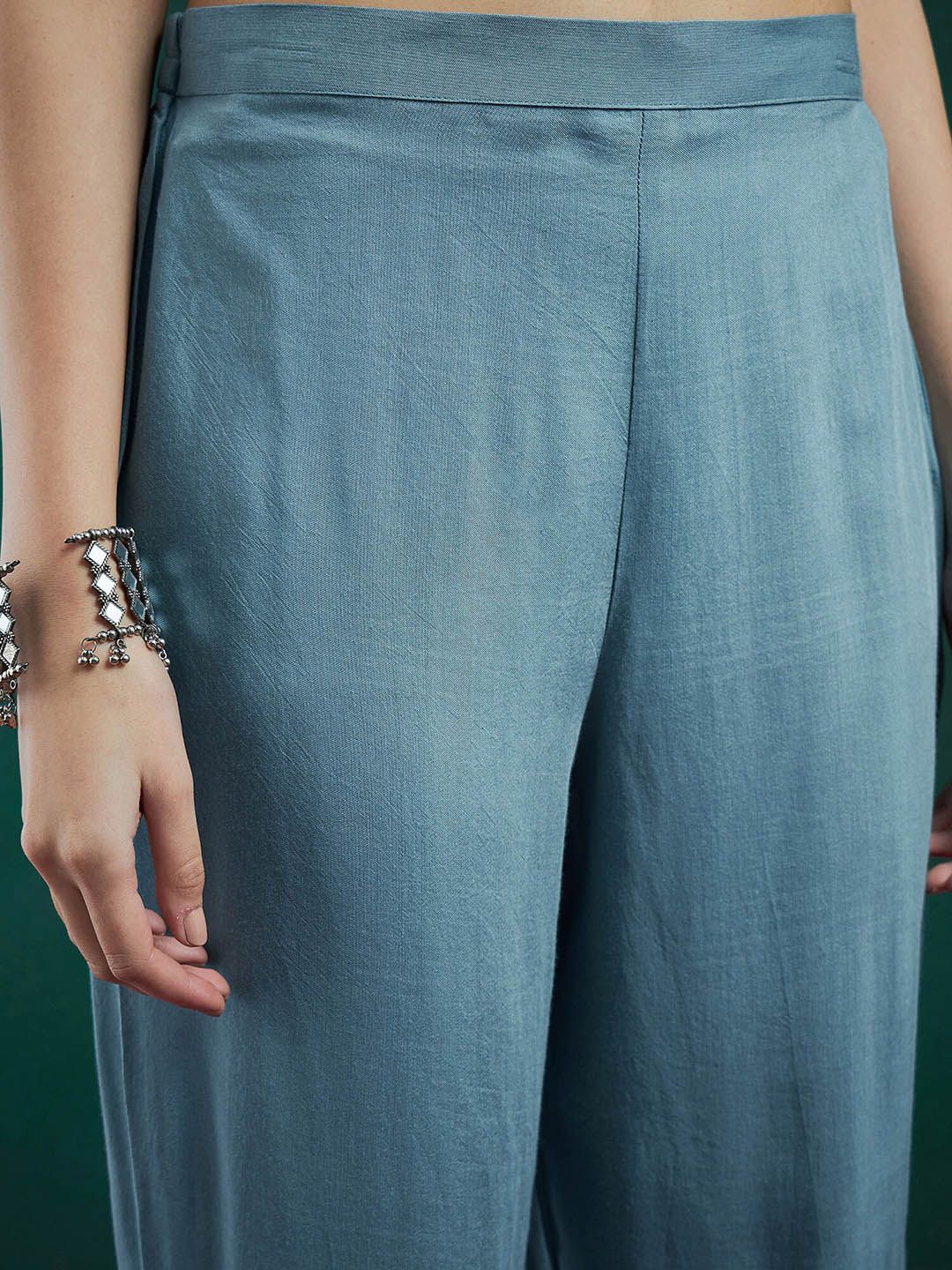 Ethnic Motifs Embroidered Regular Thread Work Kurta With Trousers & Dupatta