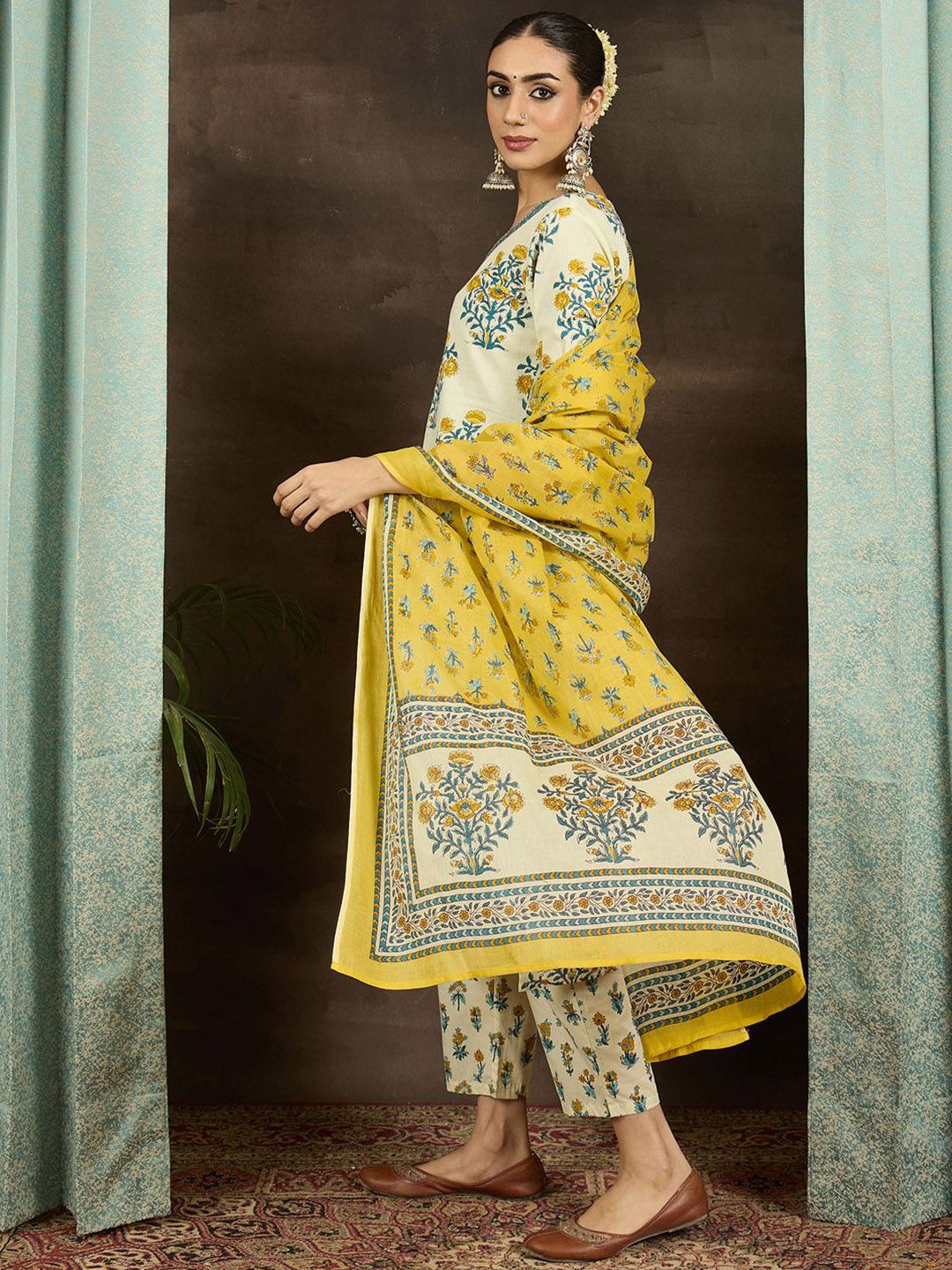 Dhiyona IE Women Floral Printed Cotton Kurta with Pyjama & Dupatta