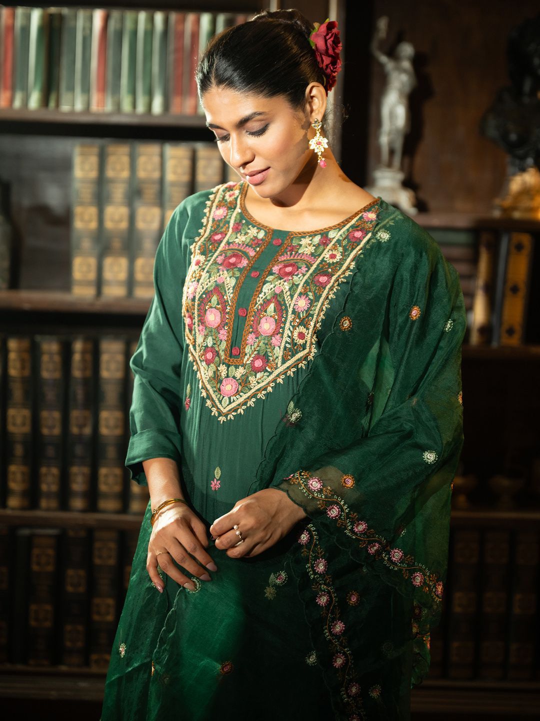 Women Floral Embroidered Straight Kurta Set