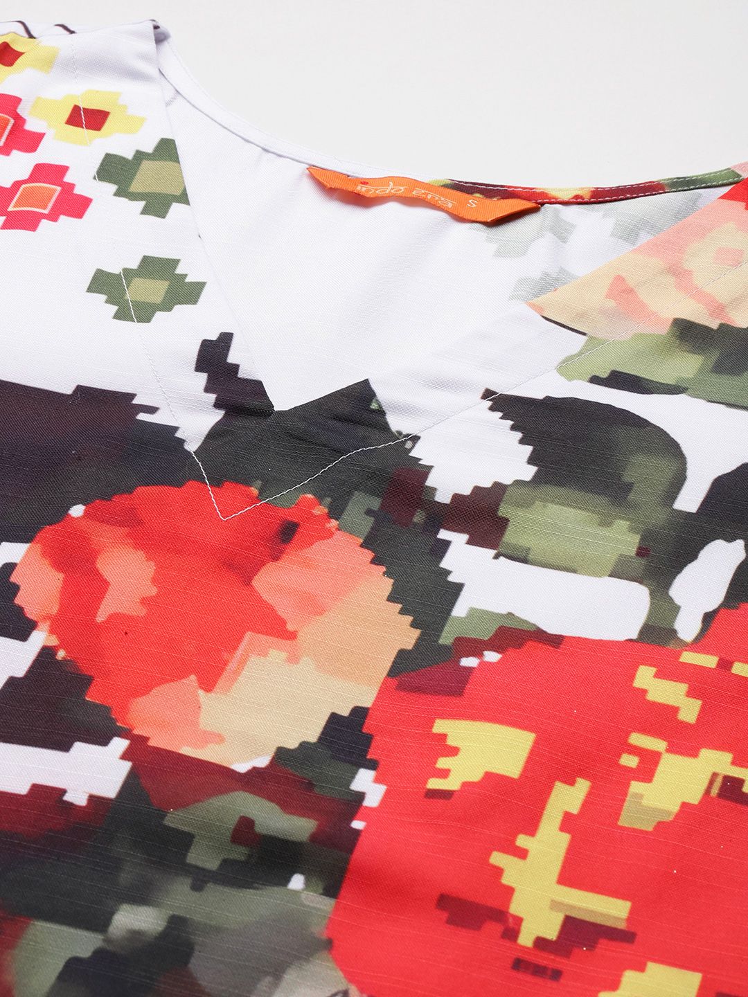 Women Floral Printed Regular Kurta with Trousers