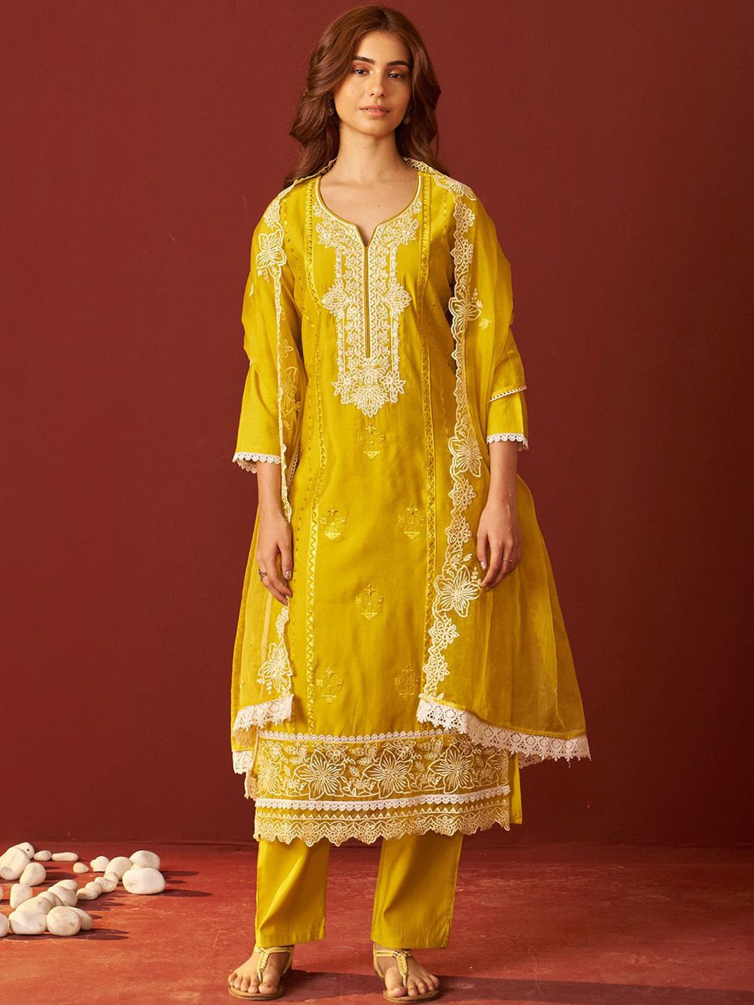 Women Floral Embroidered Kurta with Trousers & Dupatta