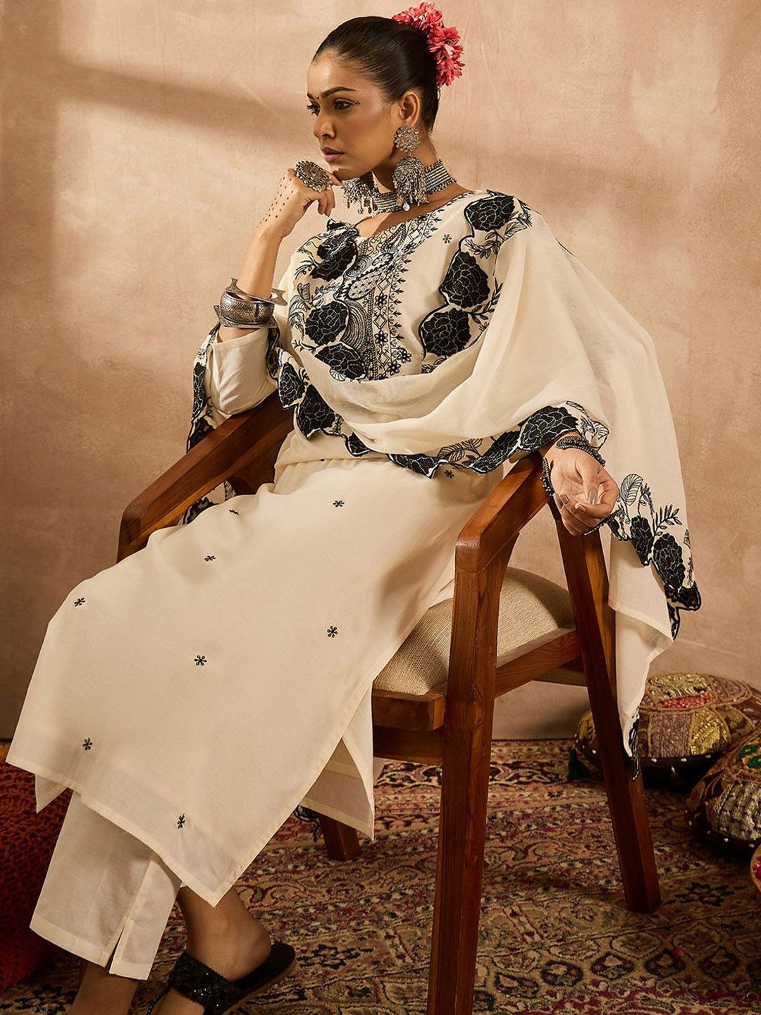 Dhiyona IE Women Paisley Embroidered Regular Thread Work Pure Cotton Kurta with Trousers & With Dupatta