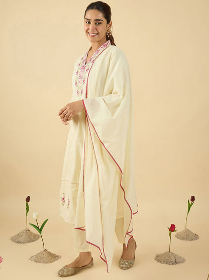 Women Floral Embroidered Pure Cotton Kurta with Trousers & With Dupatta