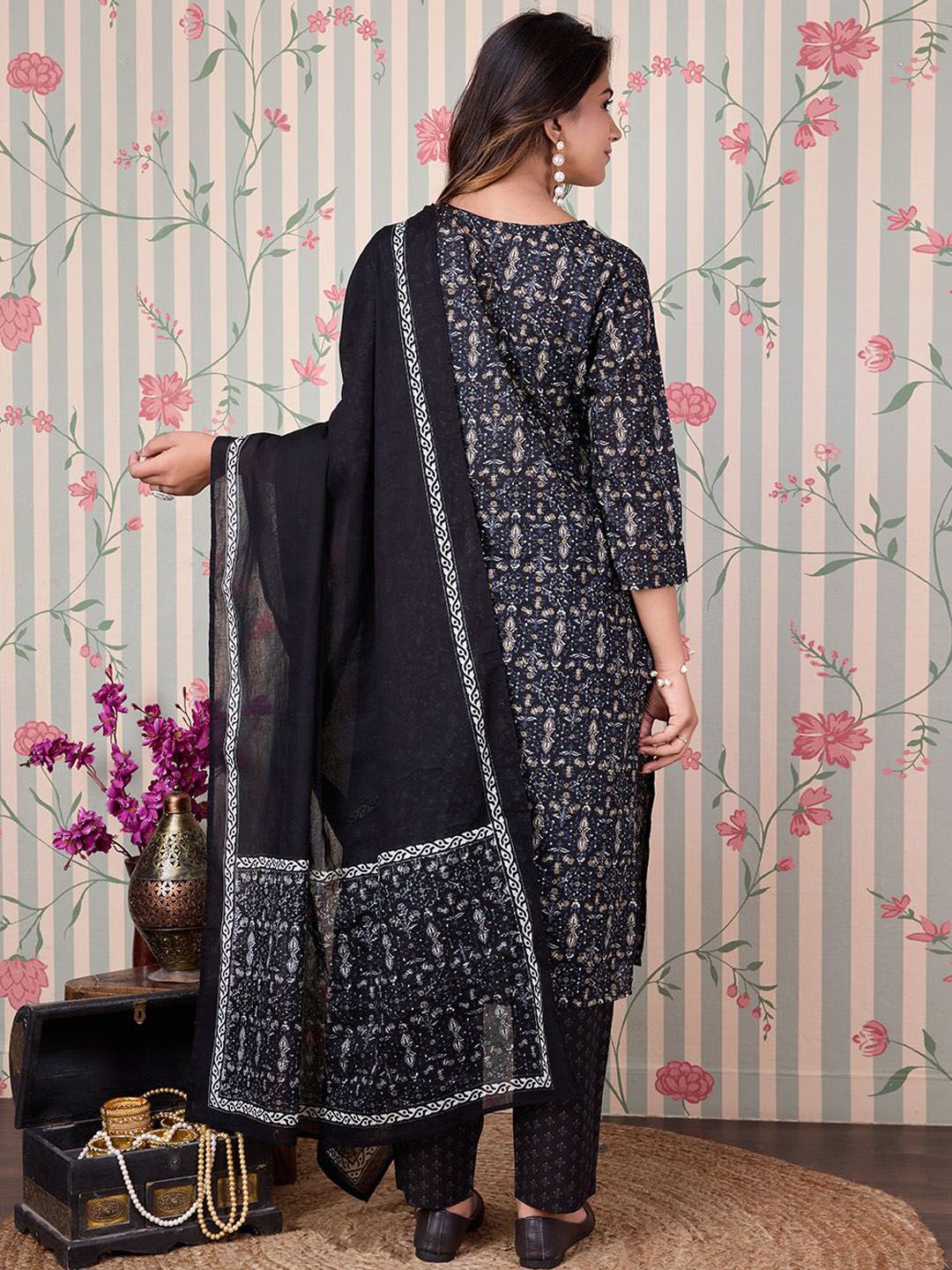Dhiyona OD  Abstract Printed Regular Pure Cotton Kurta with Trousers & Dupatta