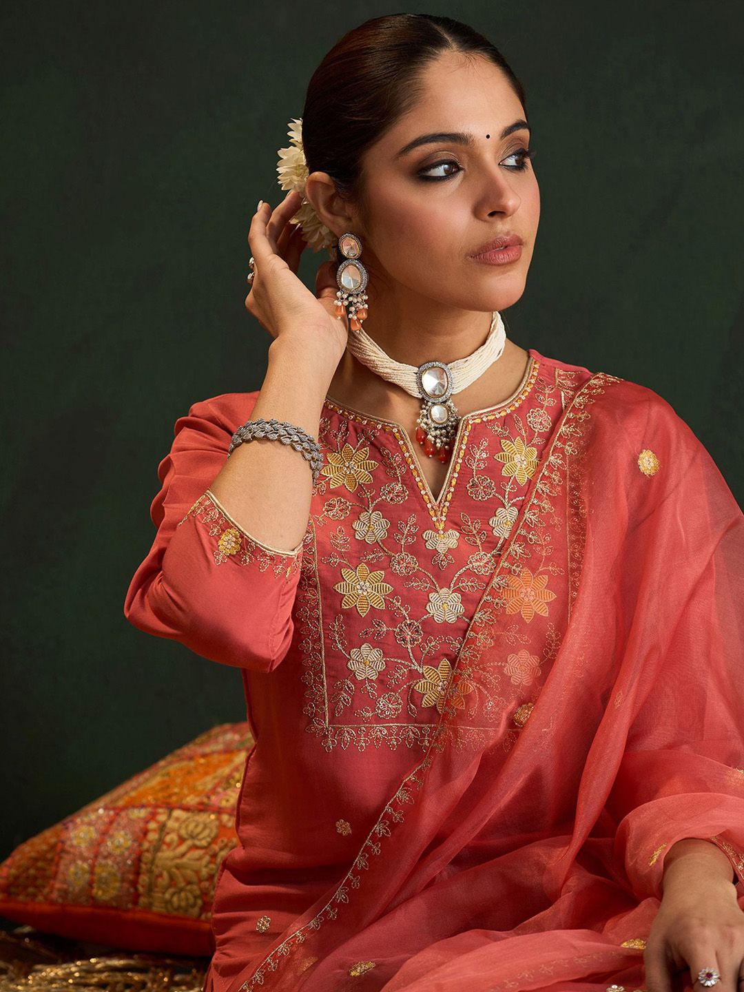 Dhiyona IE Women Floral Embroidered Regular Thread Work Kurta with Trousers & With Dupatta
