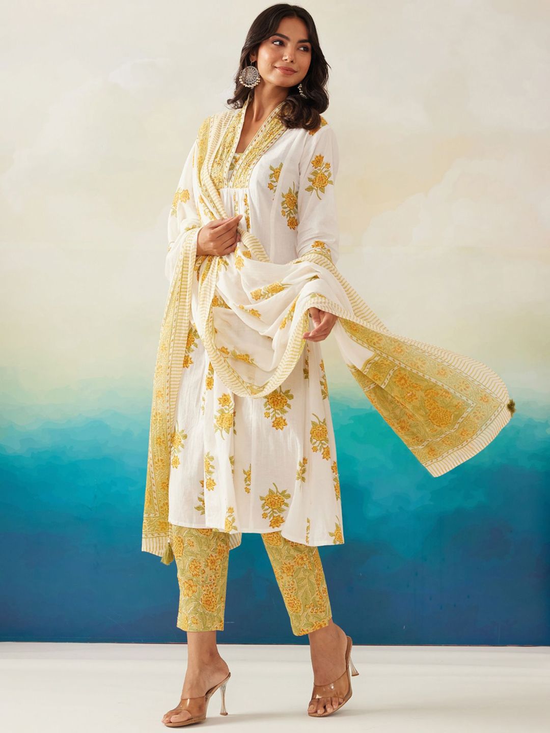 Dhiyona IE Women Floral Printed Pleated Beads and Stones Pure Cotton Kurta with Trousers & With Dupatta