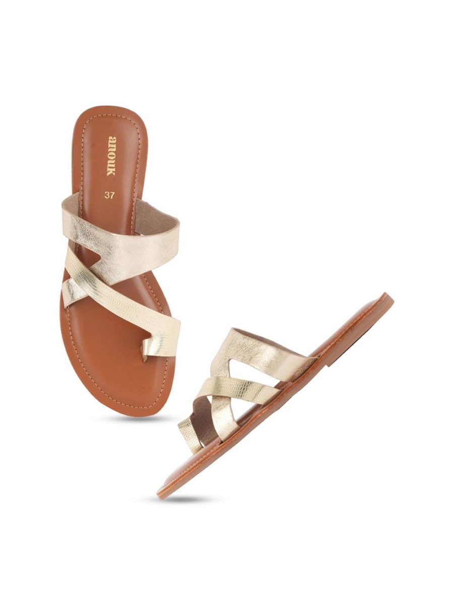 Dhiyona AK Women Textured One Toe Flats
