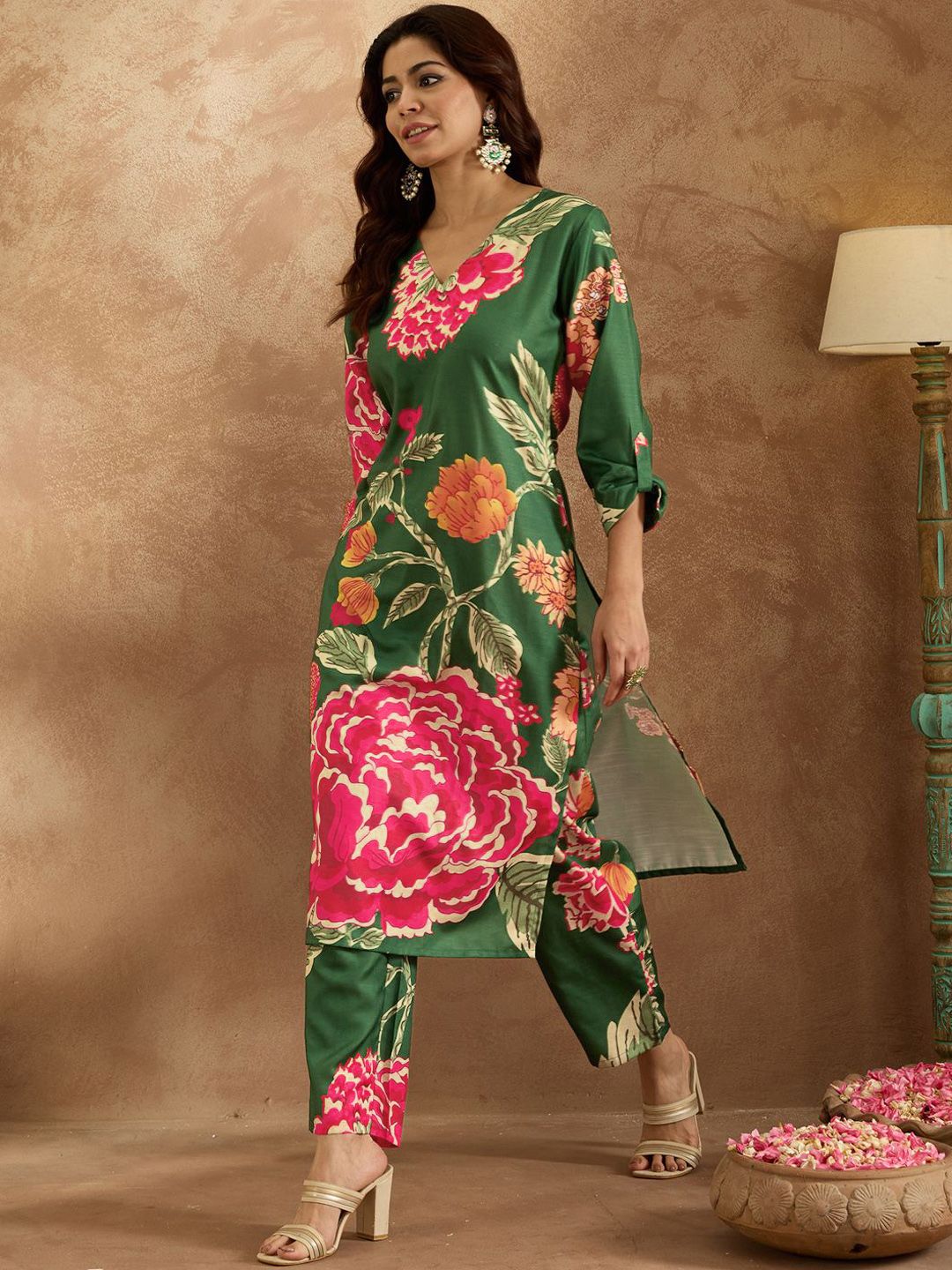 Dhiyona IE Women Floral Printed Regular Kurta with Trousers
