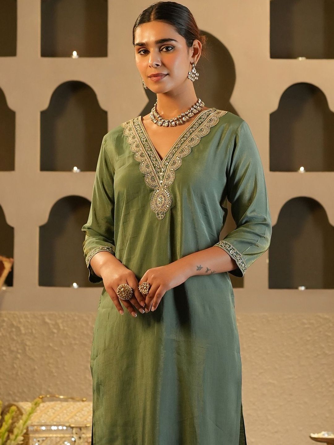Women Solid Kurta with Trousers
