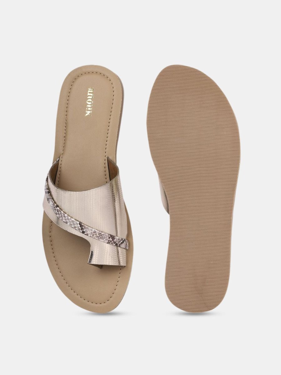 Dhiyona AK Women Textured One Toe Flats