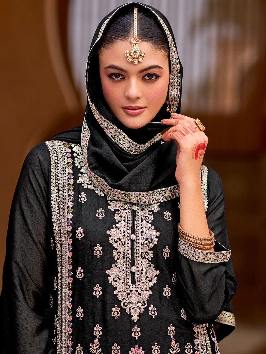 Motifs Embroidered Sweetheart Neck Zari Straight Kurta With Palazzos & Dupatta