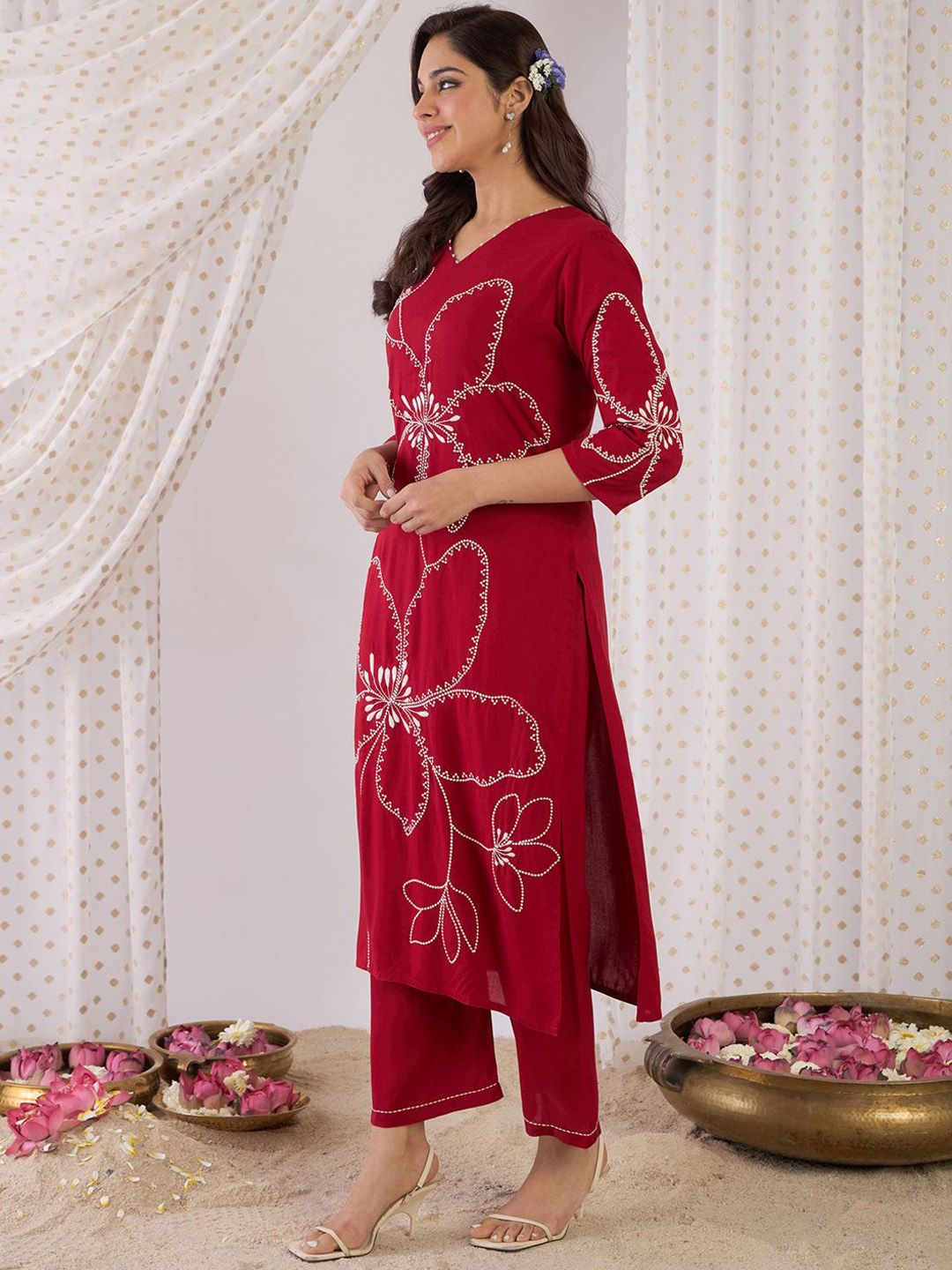 Dhiyona IE Floral Embroidered Beads And Stones Straight Kurta With Palazzos