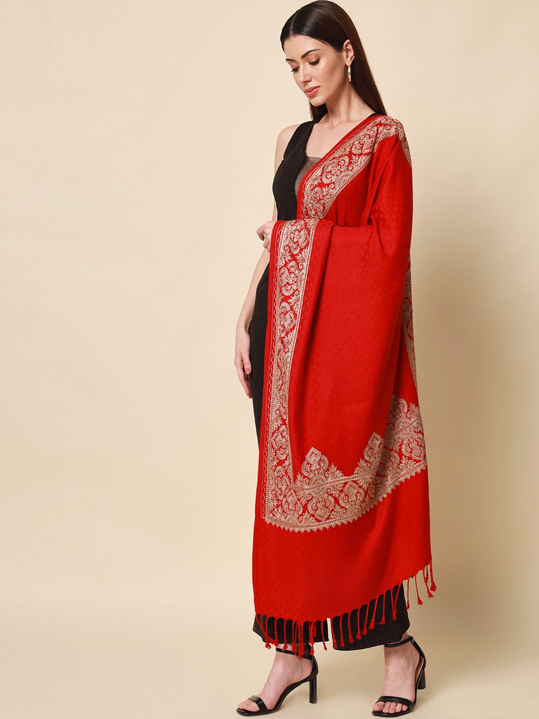 Dhiyona PA Women Red Embroidered Shawl