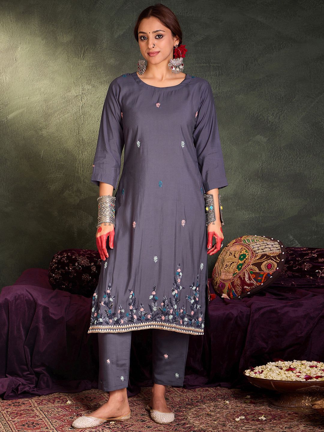 Floral Embroidered Thread Work Straight Kurta With Trousers & Dupatta