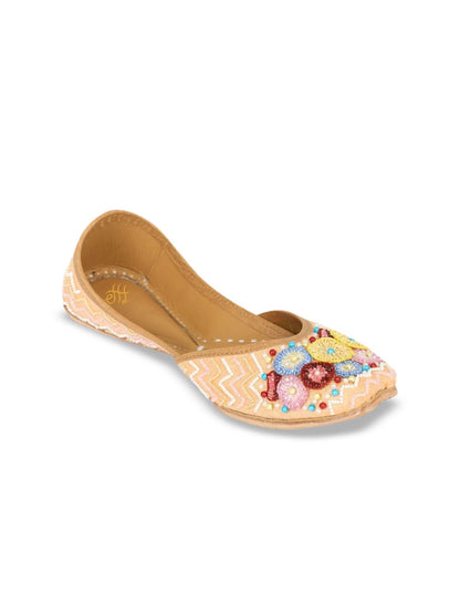 Dhiyona HOP Women Embroidered Mojaris