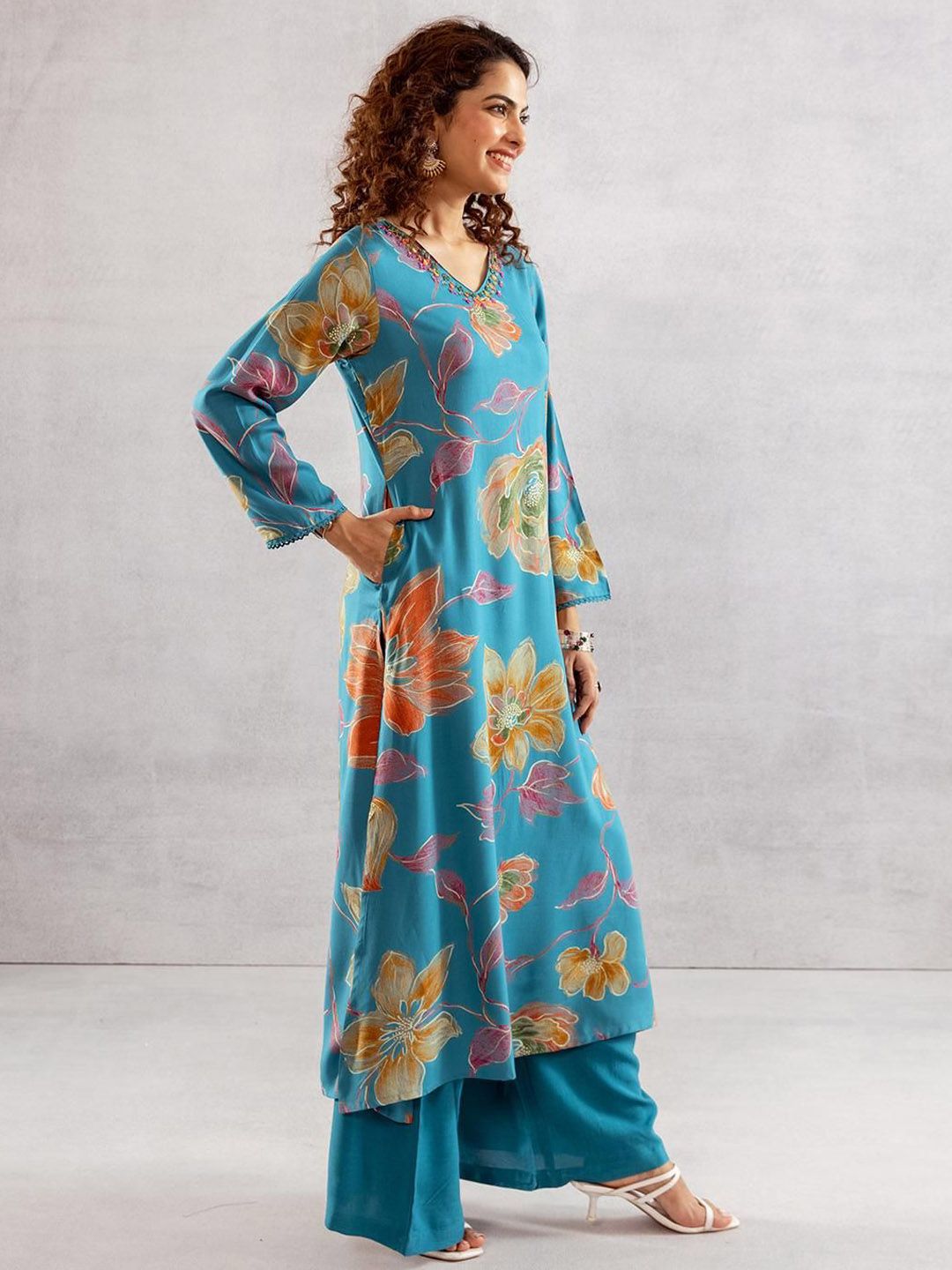 Dhiyona IS Women's Women Floral Printed Regular Kurta with Trousers