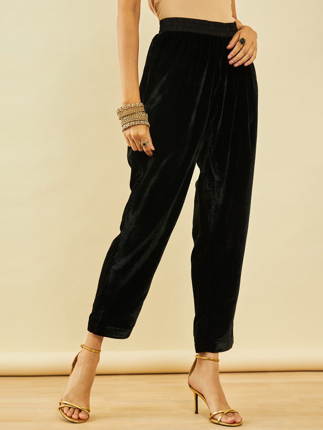 Dhiyona SO Women's Floral Yoke Design Regular Thread Work Velvet Kurta With Trousers & Dupatta