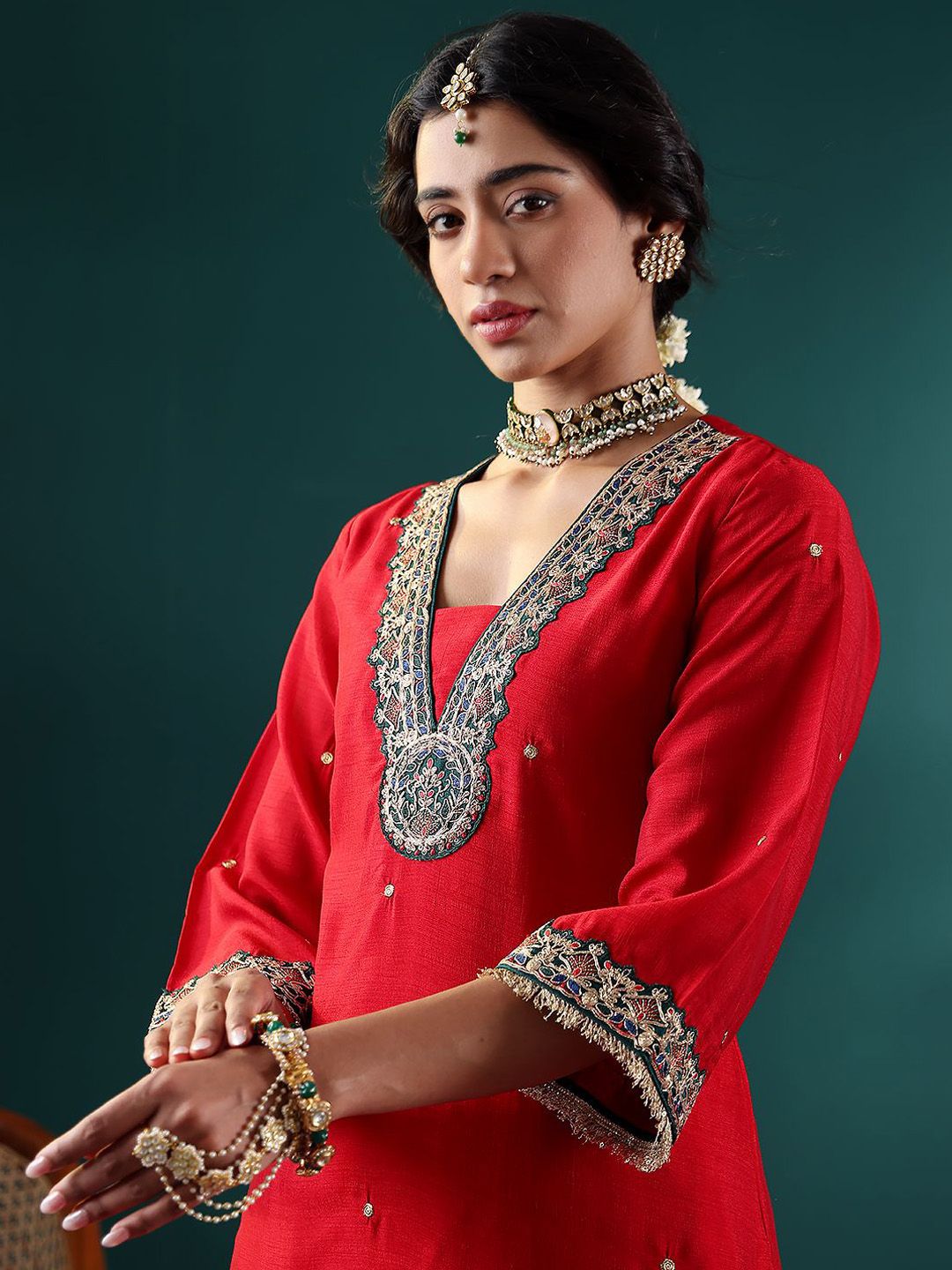 Dhiyona VA Women's Embroidered Regular Thread Work Kurta with Sharara & With Dupatta