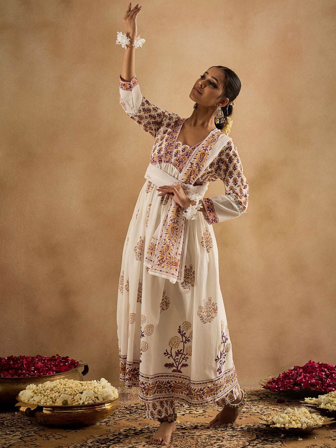 Dhiyona IE Women Floral Printed Empire Pure Cotton Kurta with Trousers & With Dupatta