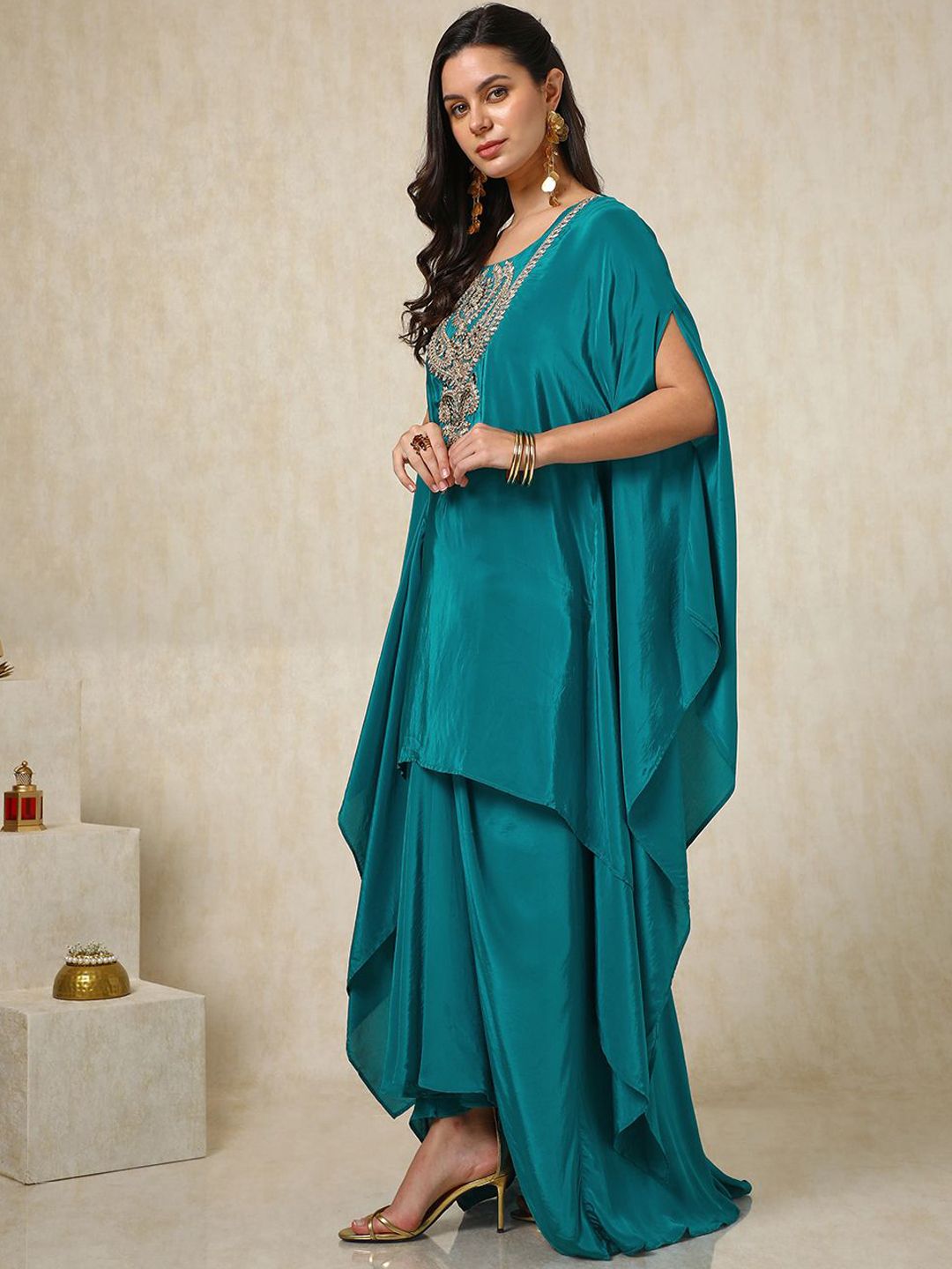 Dhiyona SO Women's Paisley Embroidered Short Sleeves Regular Sequinned Kaftan Kurta With Trouser